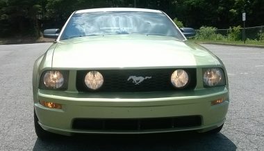 Front of a 2006 ford mustang