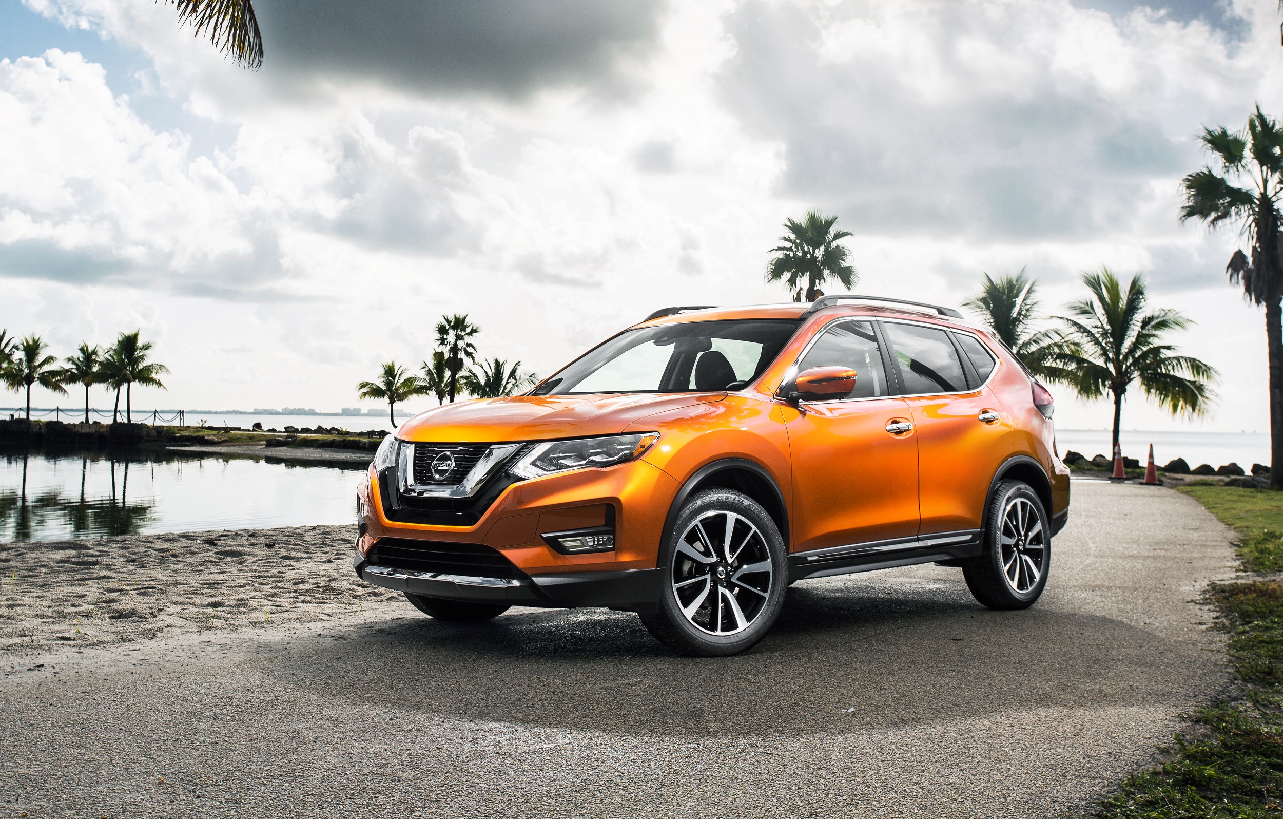 2017 Nissan Rogue SL - WheelScene