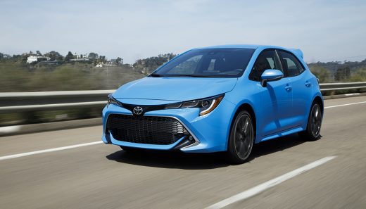 best selling vehicles in the world (6) The best selling vehicles in the world in 2019 are a wide range of trucks, cars and crossovers. But they all have one thing in common: They're popular